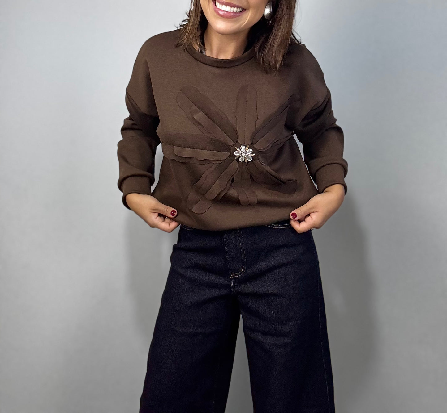 Sudadera  Marrón Flor Bordada con Aplique de Cristal