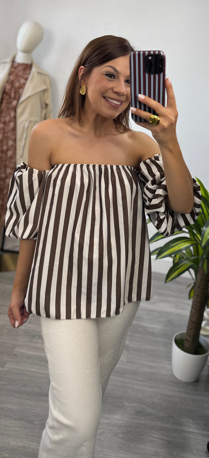 Blusa de rayas marrón