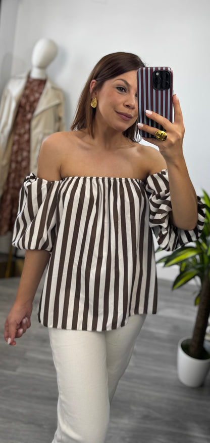 Blusa de rayas marrón