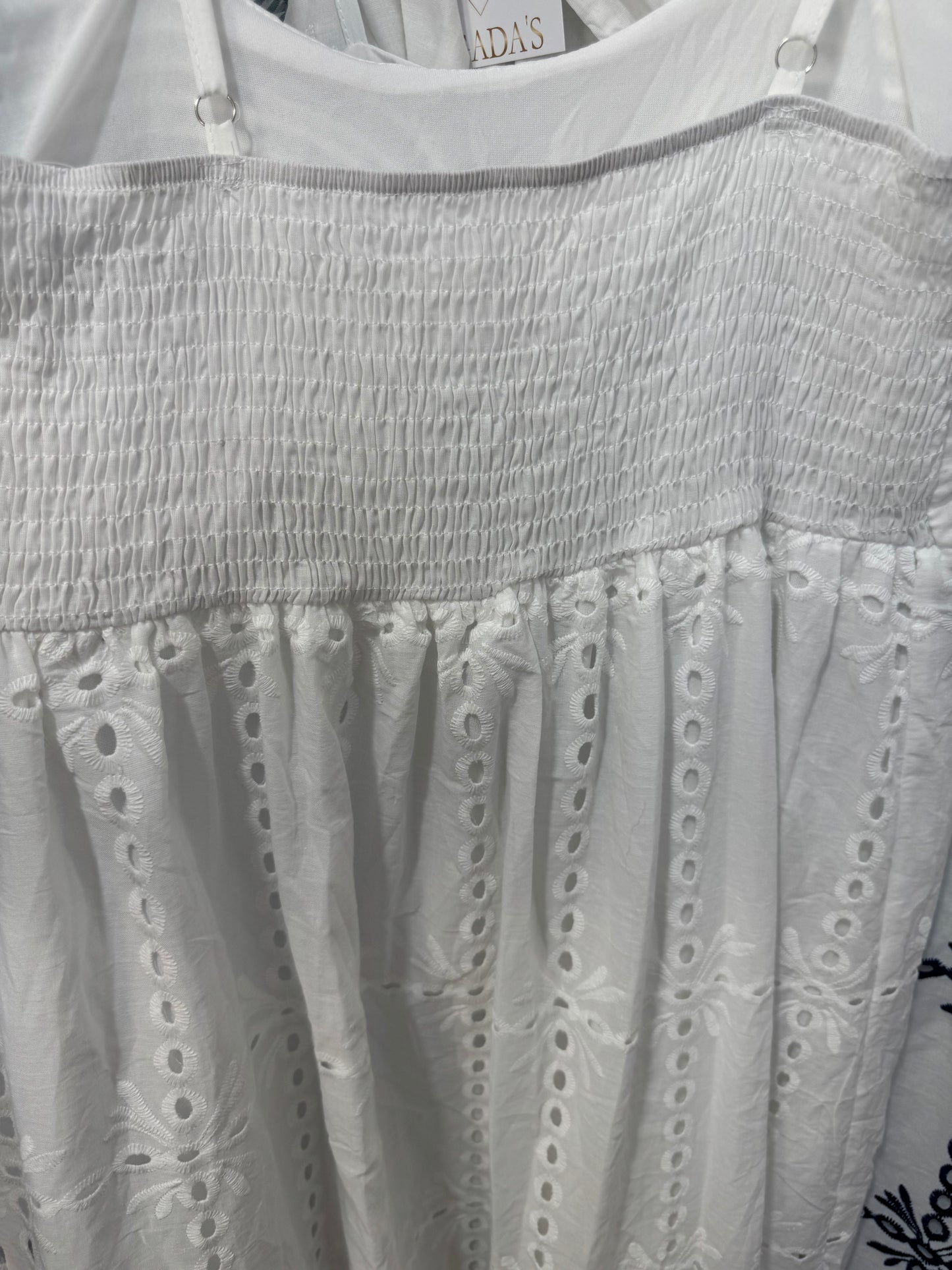 Vestido blanco bordado con blanco