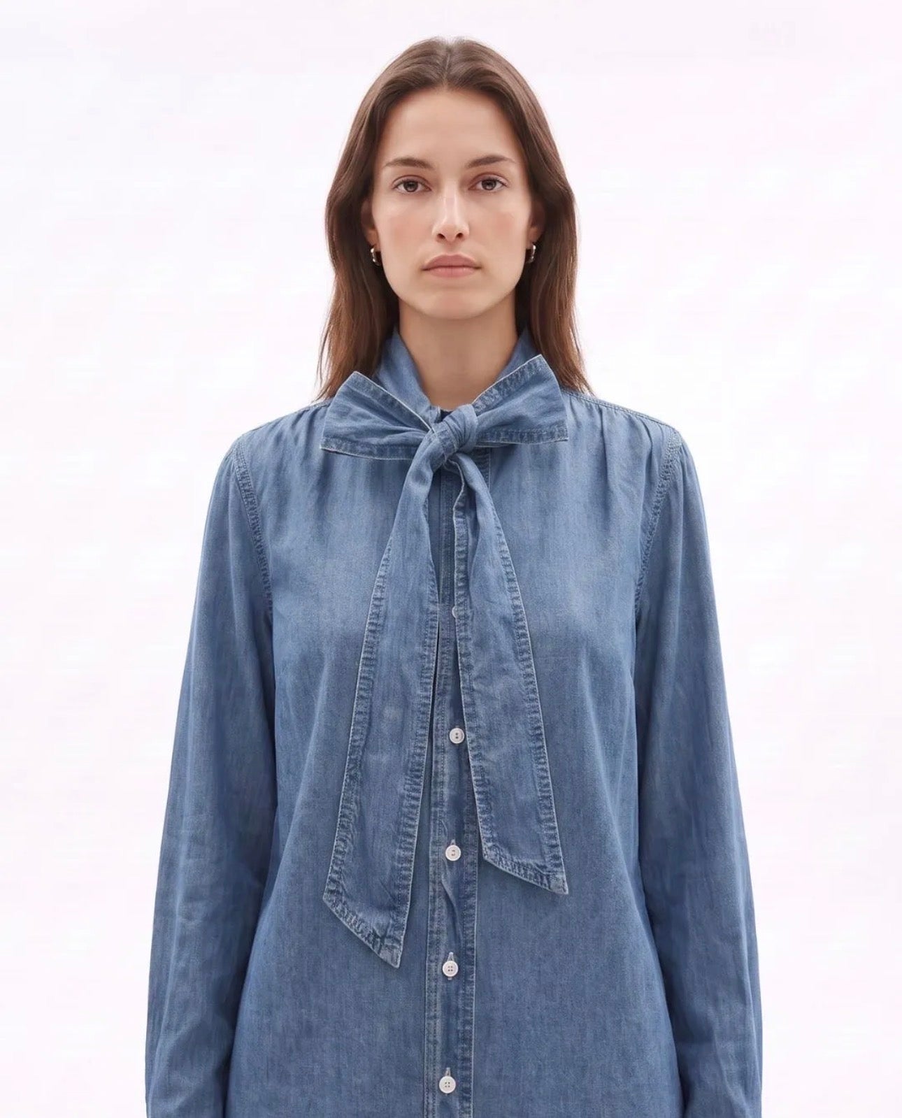 Camisa vaquera con lazo