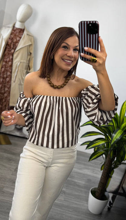 Blusa de rayas marrón