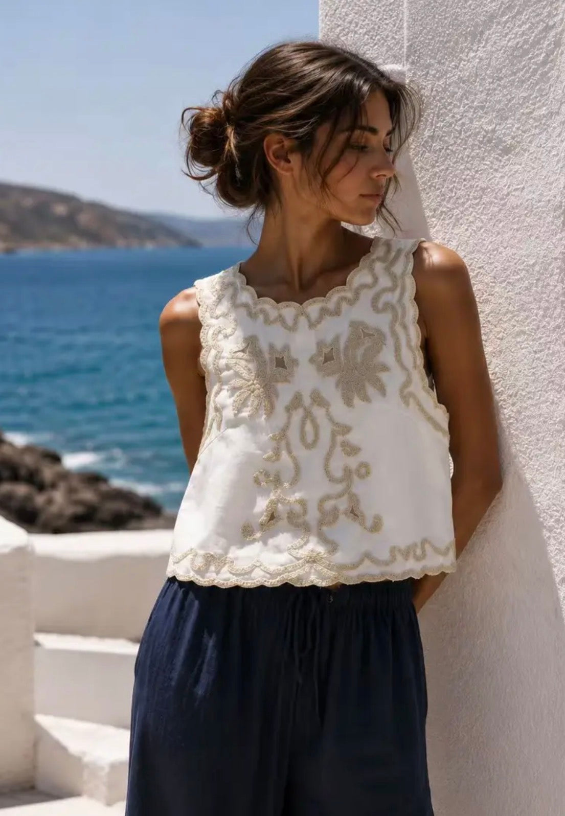 Blusa Bordada sin manga