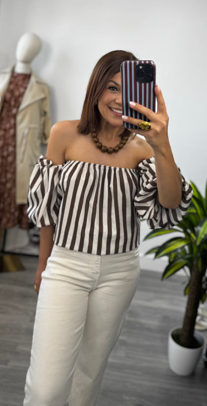 Blusa de rayas marrón