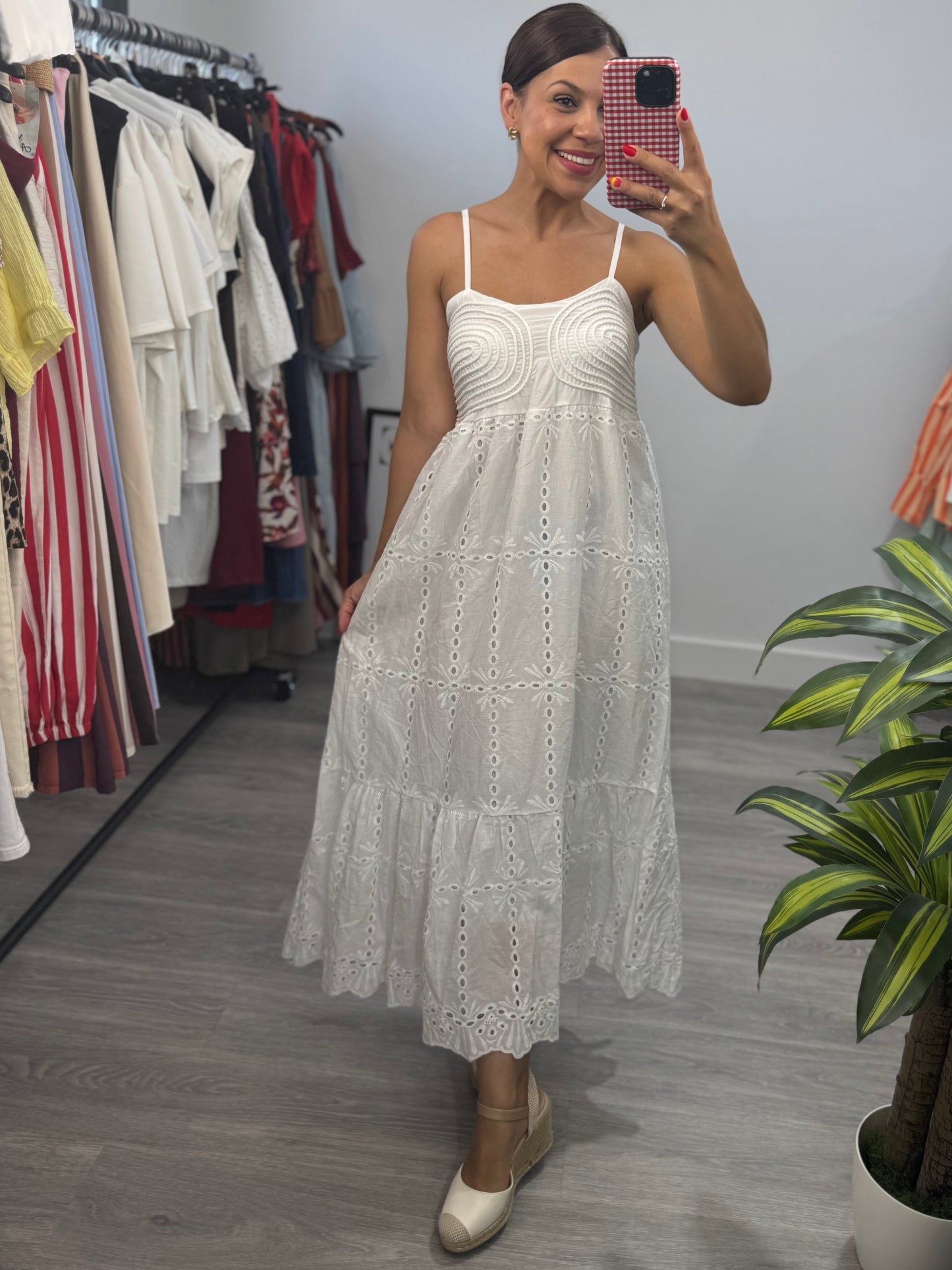 Vestido blanco bordado con blanco