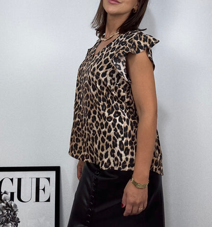 Top animal print con volantes en mangas