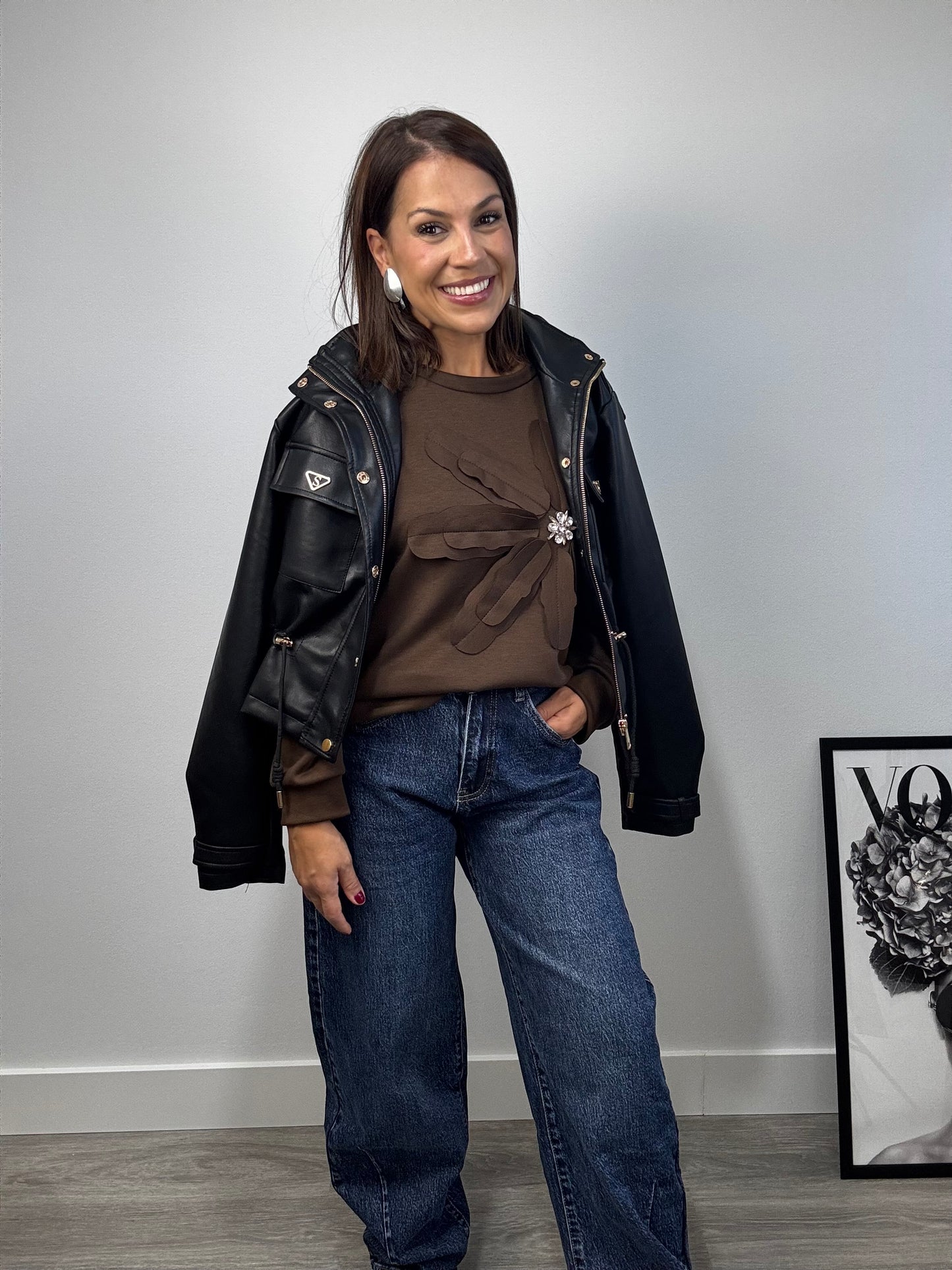 Sudadera  Marrón Flor Bordada con Aplique de Cristal