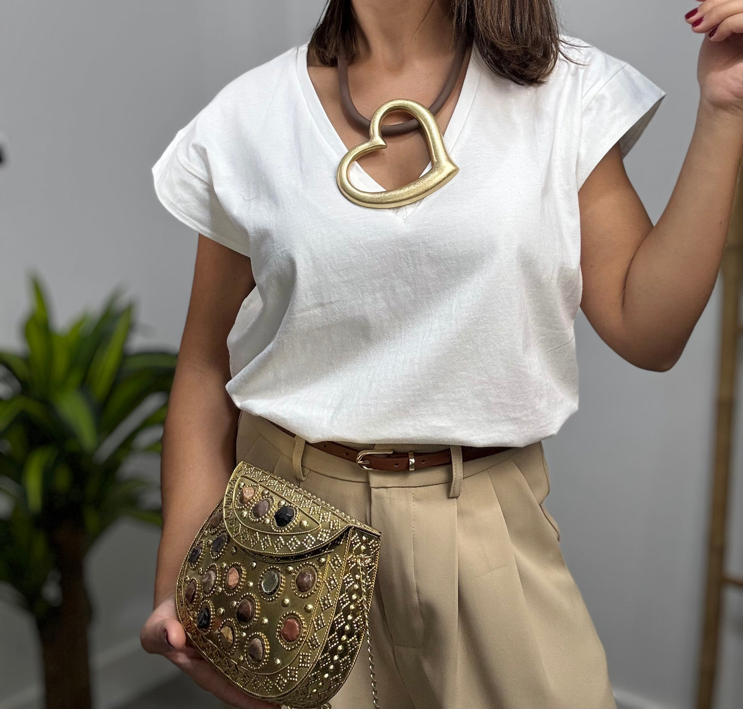 Camiseta básica escote en V sin manga